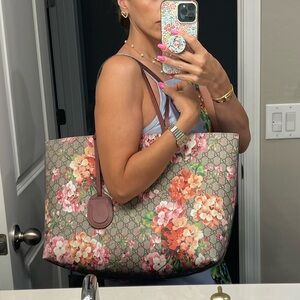 Gucci GG supreme blooms large reversible tote